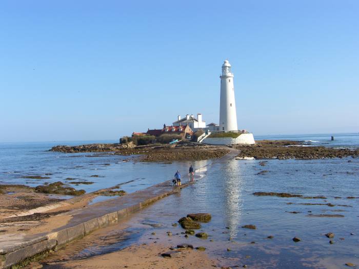 Leuchtturm auf Insel